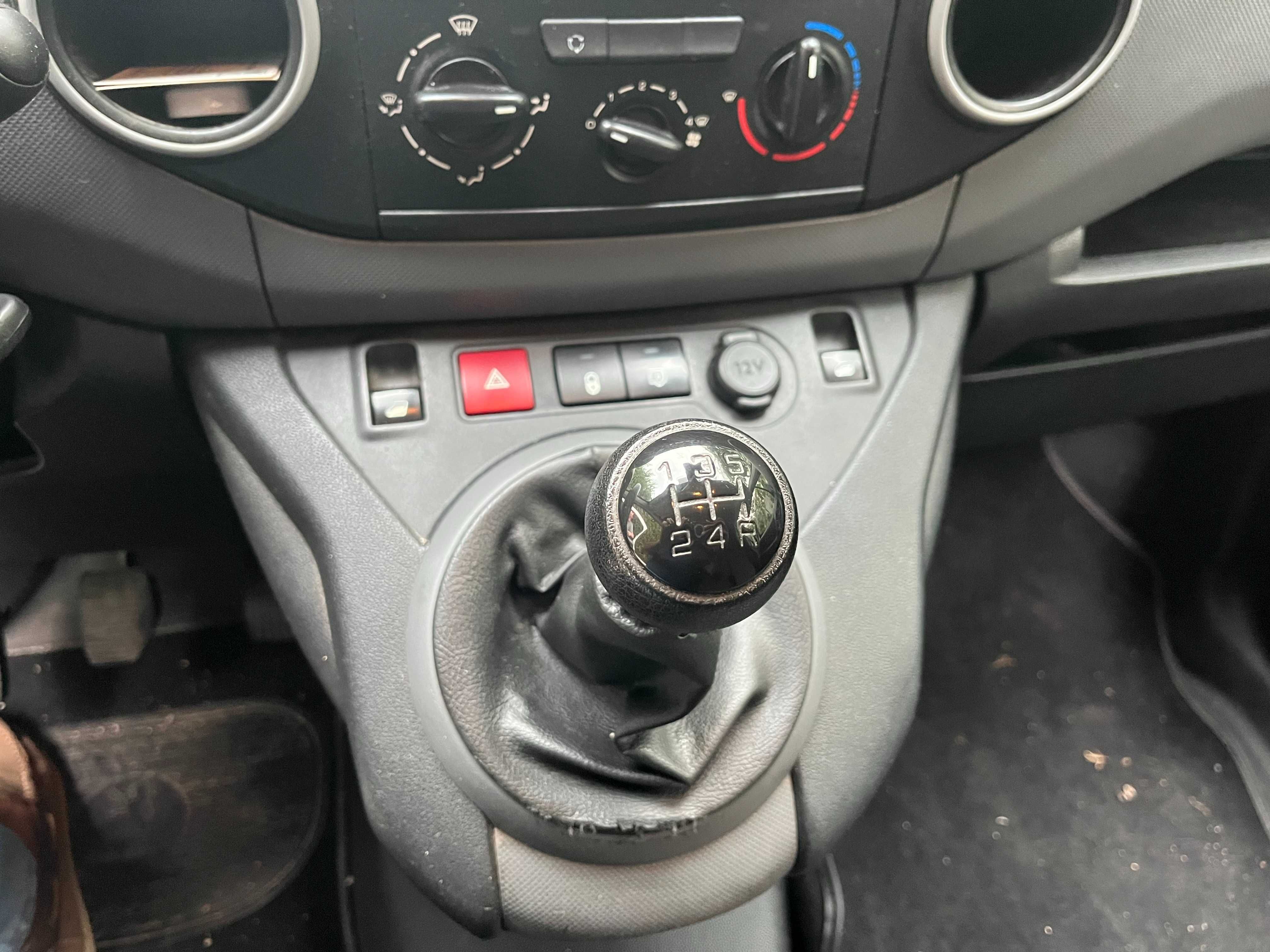 Peugeot partner 1.6HDI 100CV longa ano 2017-09