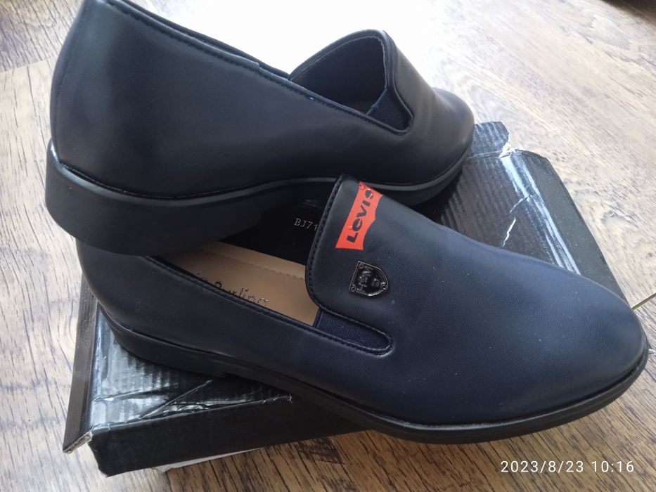 Nowe męskie mokasyny Levi's rozm 39 granatowe