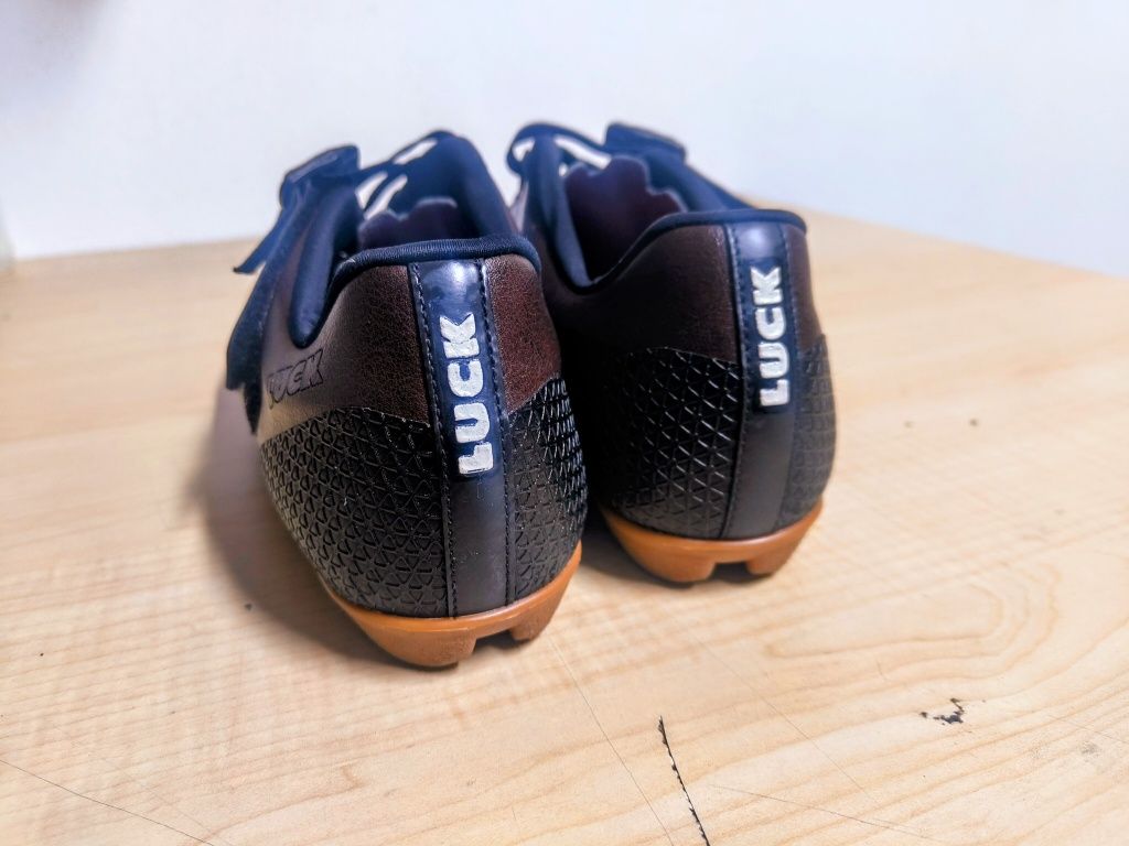Sapatos de encaixe LUCK