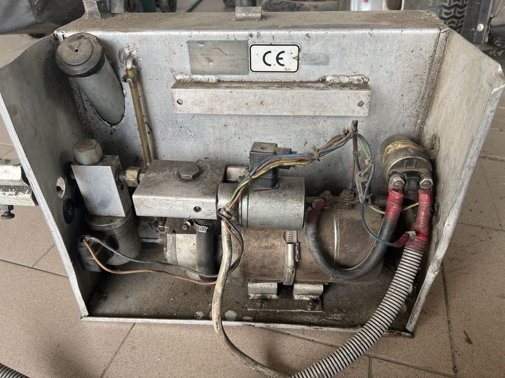 Pompa hydrauliczna mhw 86nl-1 24v ze zbiornikiem