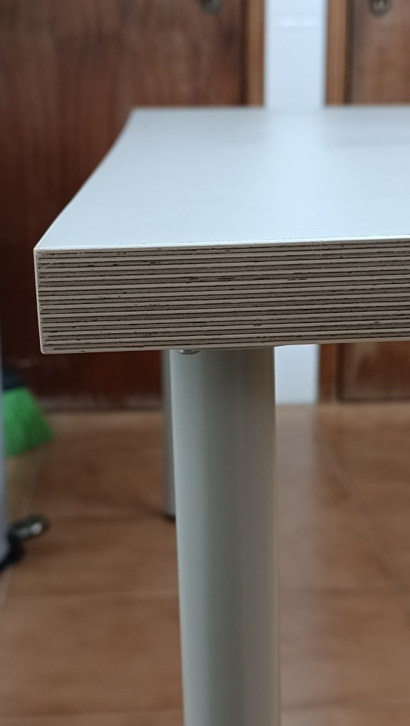 Mesa de Secretária IKEA - Cinzenta Clara