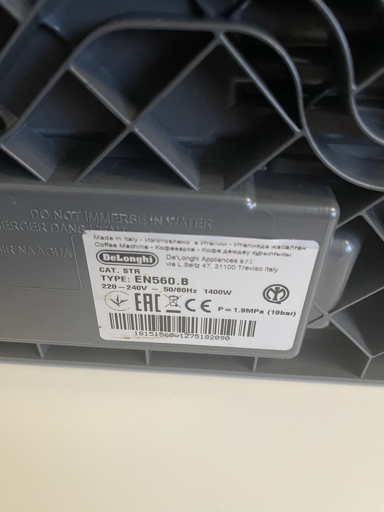Капсульна кавоварка De'Longhi Nespresso Lattissima Touch EN 560.B