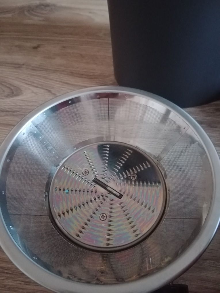 Sokowirówka Moulinex JU 650 XXL, 1000 W,wyciskarka,warzywa,owoce,sok