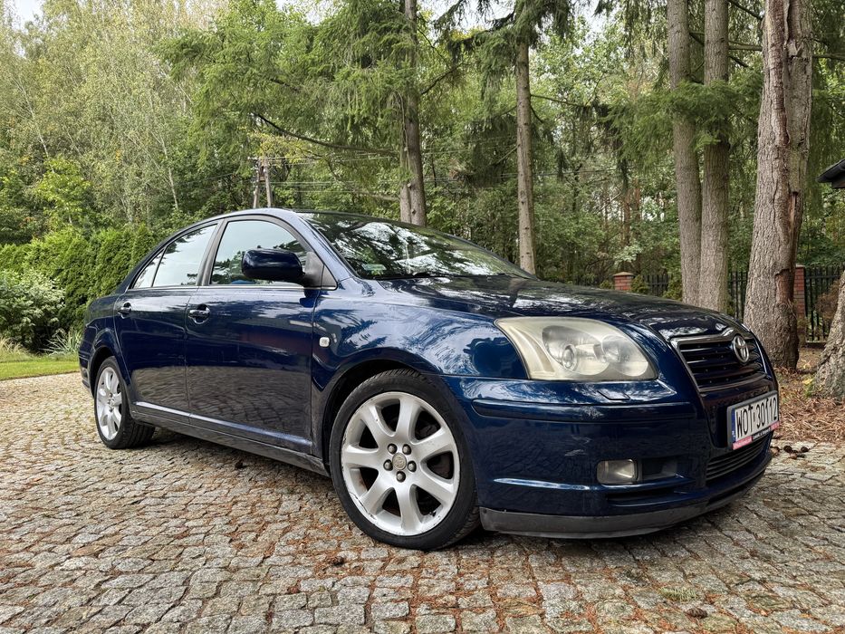 Toyota Avensis 2.0 2003 salon Polska