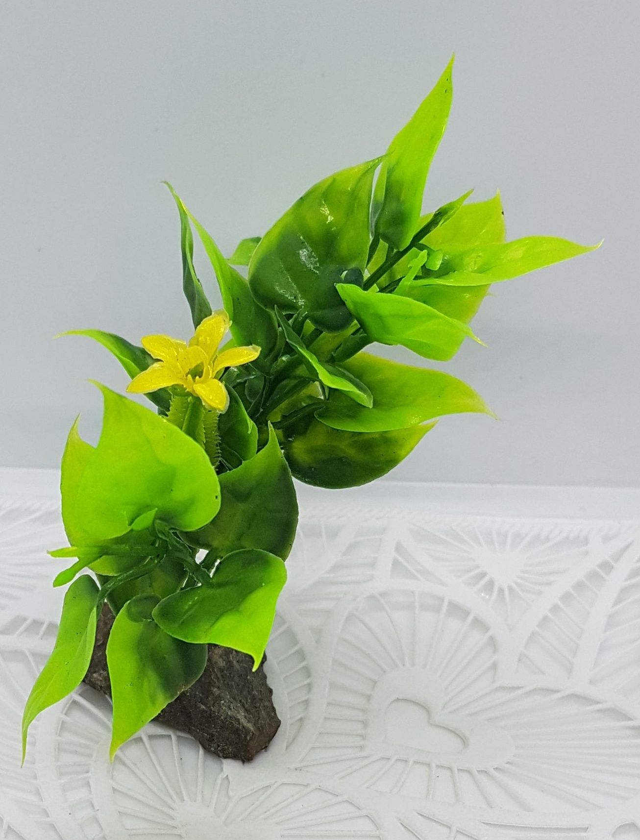 Kwiatek sztuczna roślina roślinka z żółtym kwiatkiem do akwarium