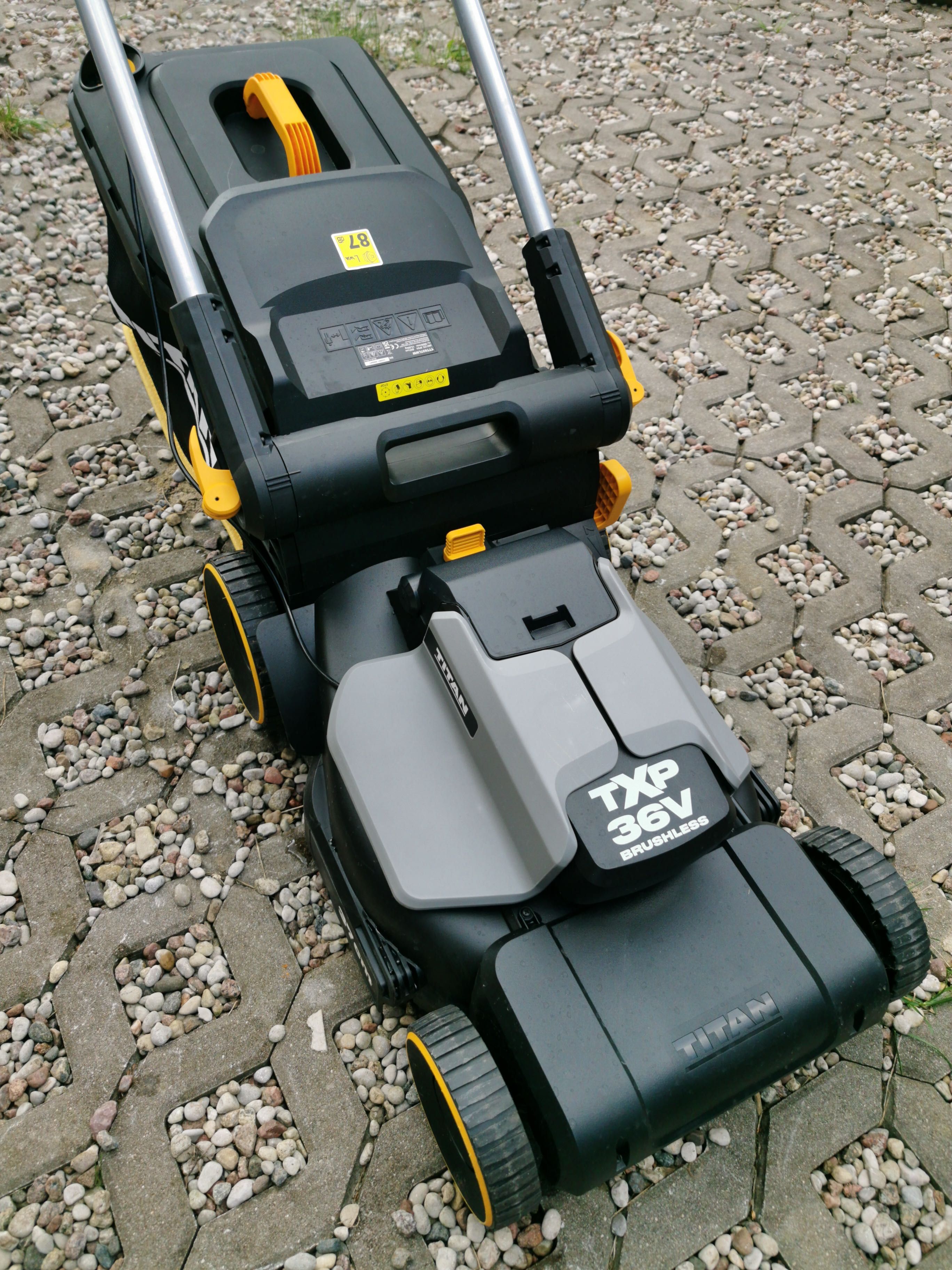 Kosiarka akumulatorowa Titan TTI836LWM 18V 5.0Ah