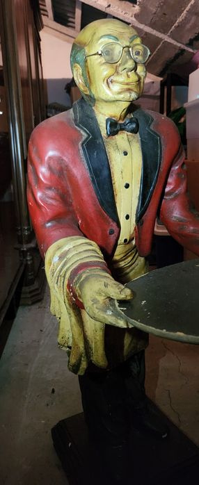 Mordomo com 90cm em bom estado para decoração restaurante cafe ou casa