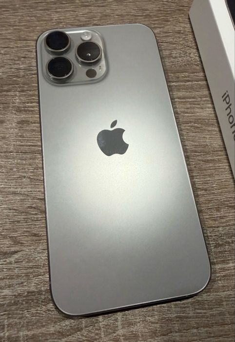 iPhone 16 pro naturalny tytan