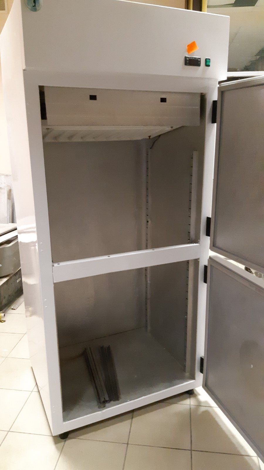 Холодильна шафа б/в