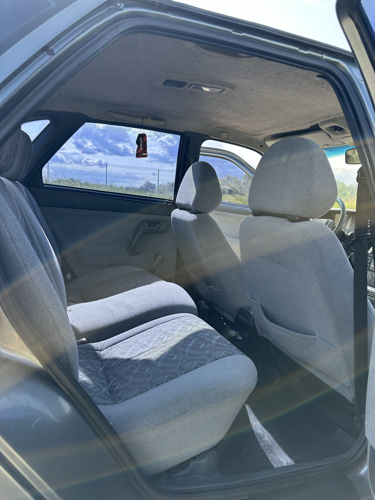 Автомобіль Lada 2112