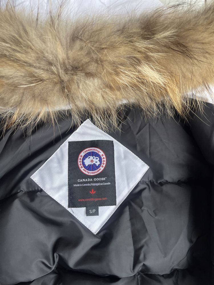 Пухова куртка Canada Goose