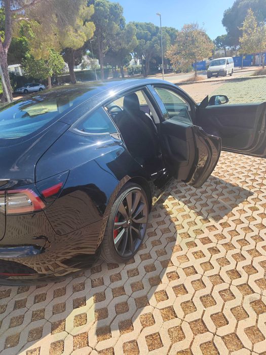Tesla model 3 performance