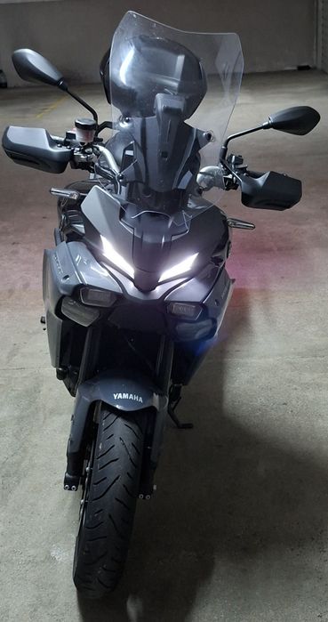 Tracer 9 04/2025 sò 3800kms com top case Yamanha