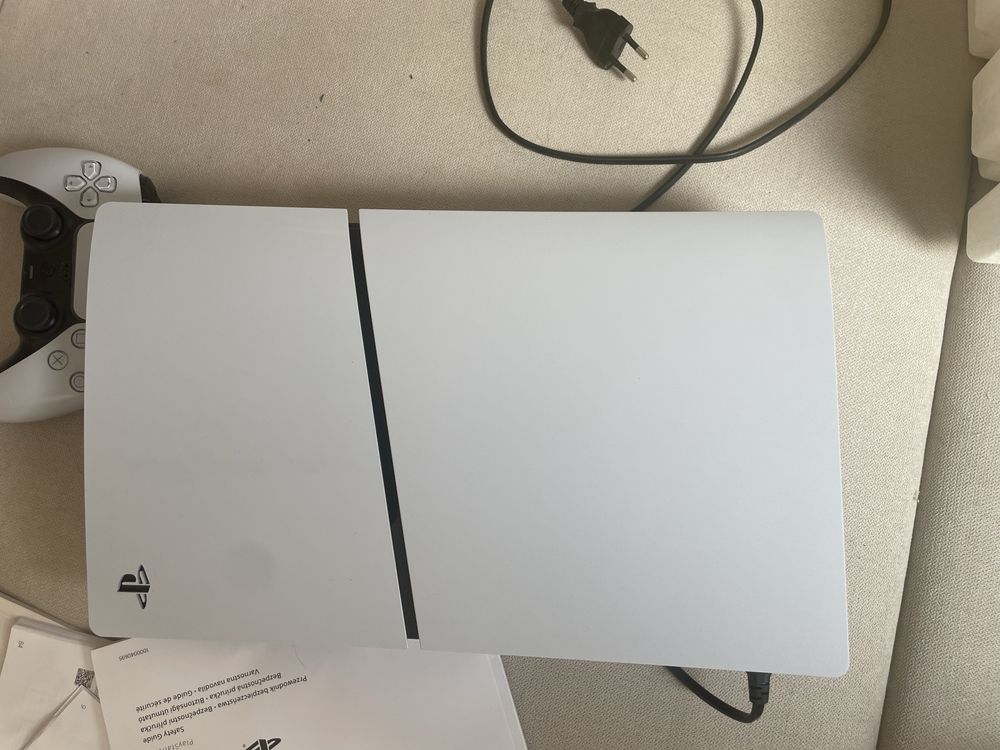 PlayStation 5 komplet: konsola, pad, pudełko