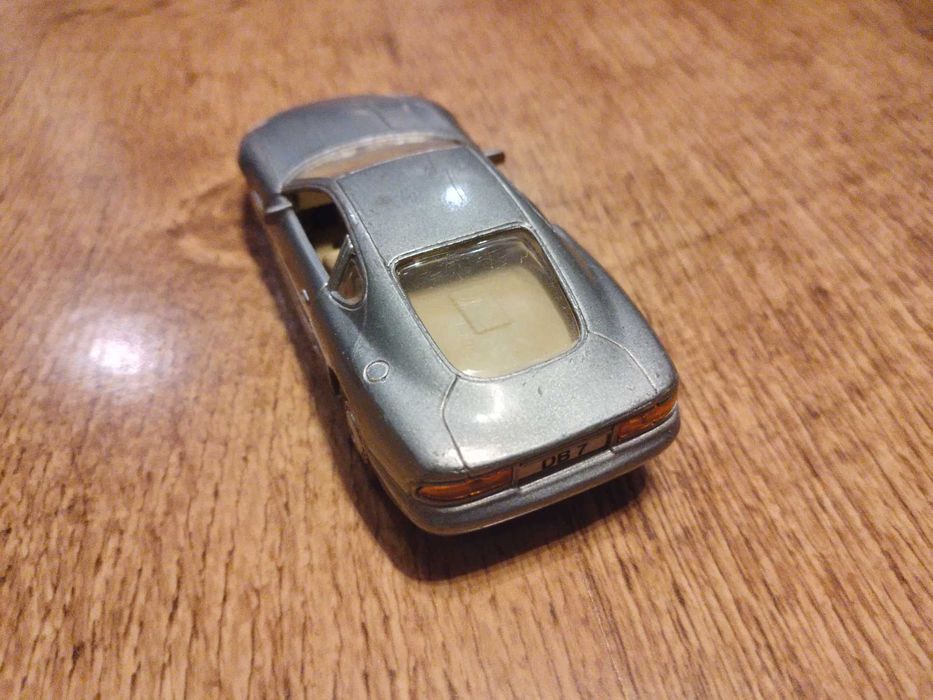 Aston Martin DB7; Maisto 1:40