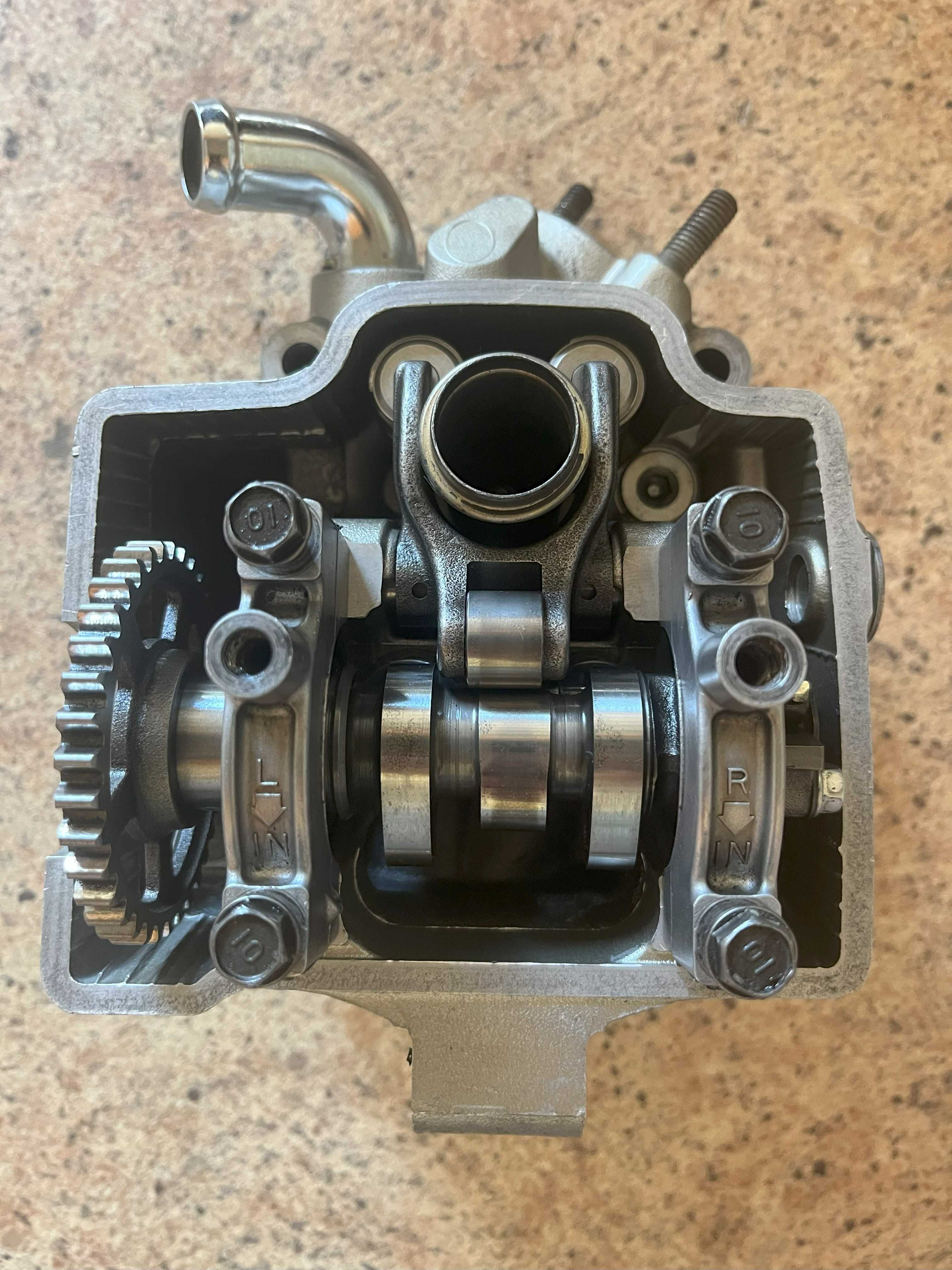 Głowica sprawna wałek rozrządu pokrywa HONDA CRF 250 / 04-09