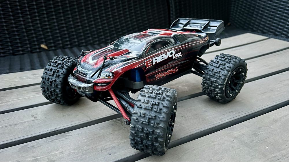 Traxxas E Revo VXL 4x4 Savox Lipo Wheele LED