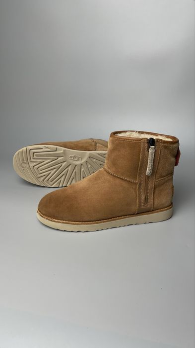 Уги, сапоги UGG Classic Mini Zip Waterproof Оригінал