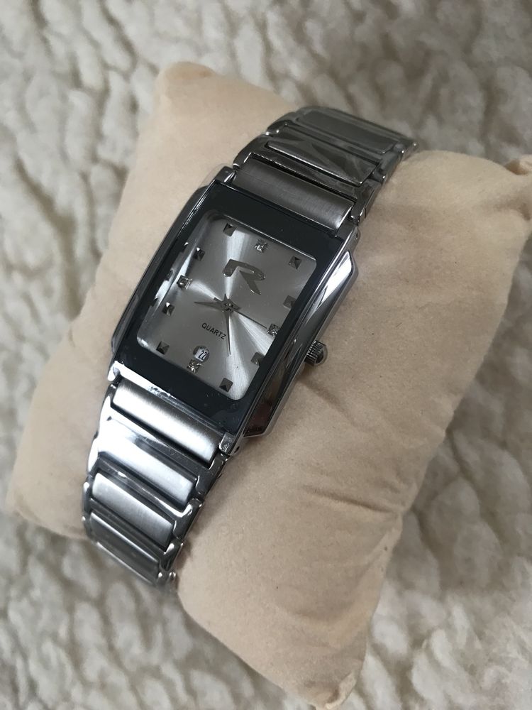 Klasyczny elegancki srebrny zegarek Quartz, białe pudełko