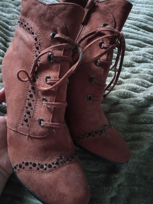 Ботінки, черевики, черевички