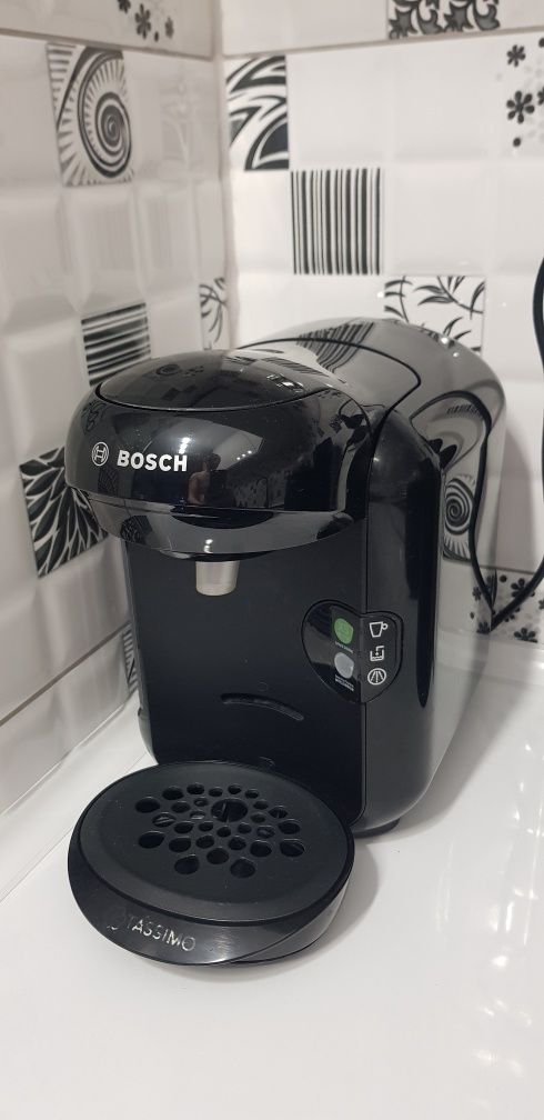Express kapsułkowy Bosch + 8 opakowań tabletek do czyszc