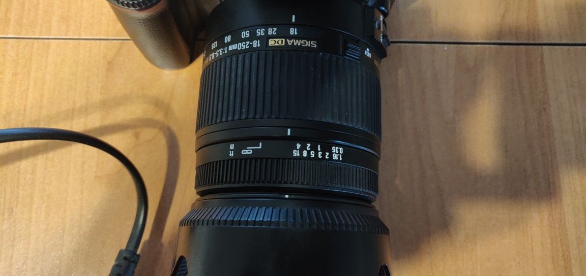 Nikon D80 + Obiektyw Sigma 18-250mm f/3.5-6.3 DC OS SI/AF