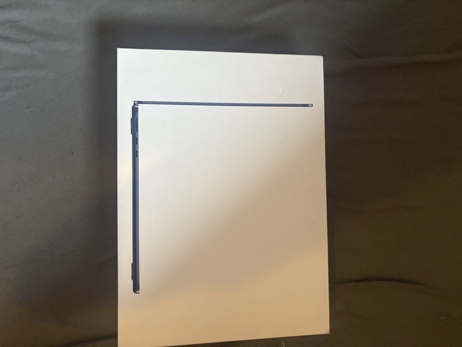 Apple MacBook Air 13″ M3 • 16 GB • 256 GB • 100% bateria • 2024