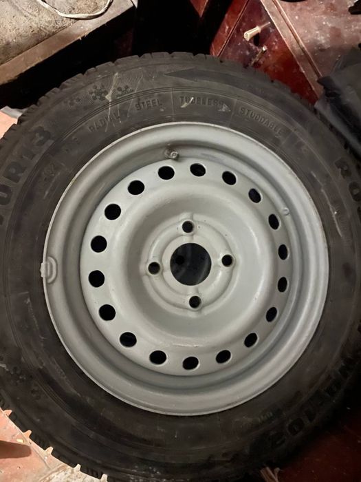 Зимова резина на автомобіль з дисками р13