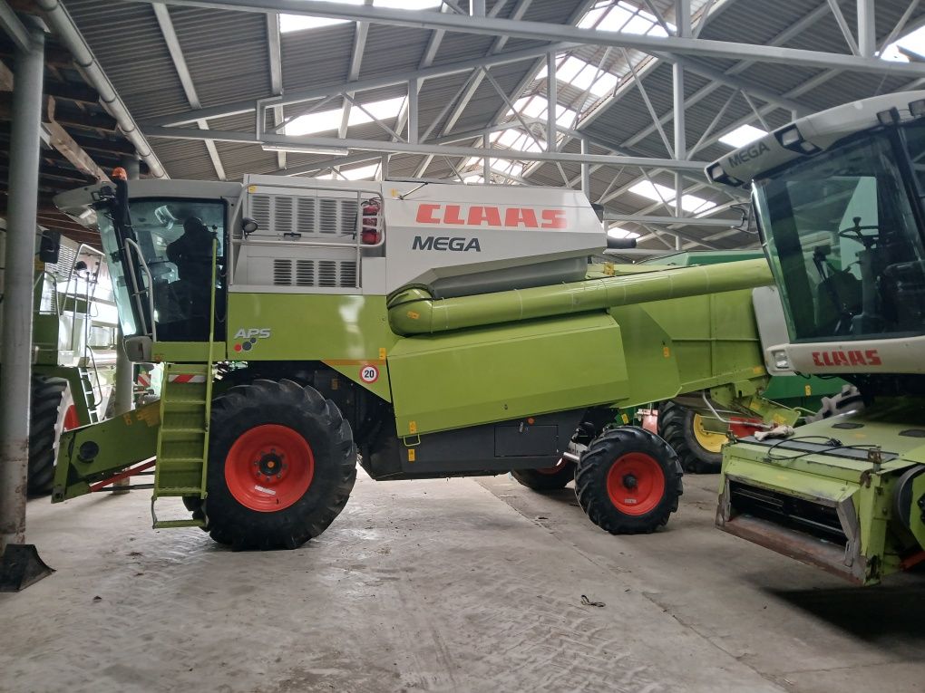 Claas Mega 350  dominator