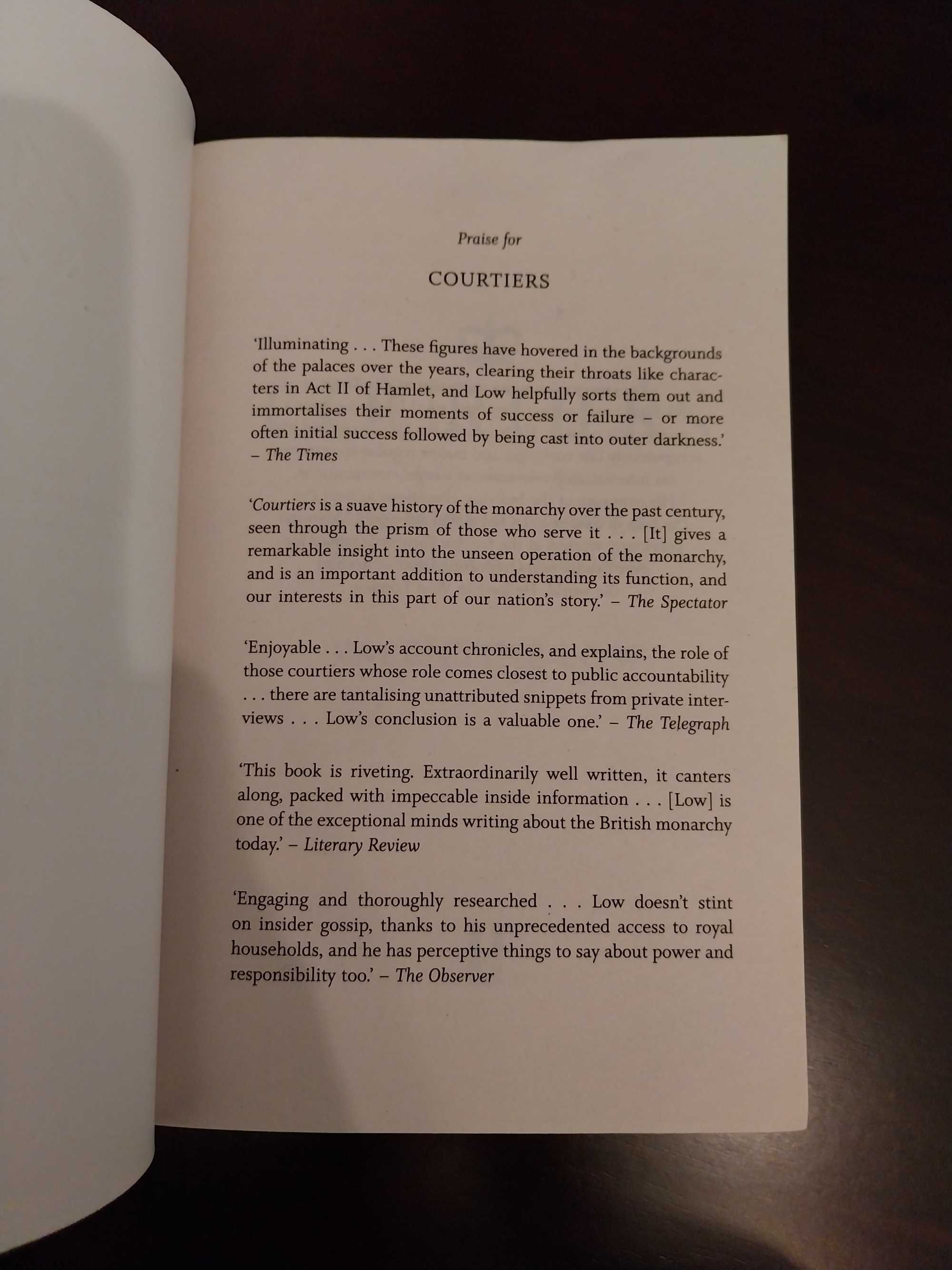 “Courtiers”, de Valentine Low (em inglês)