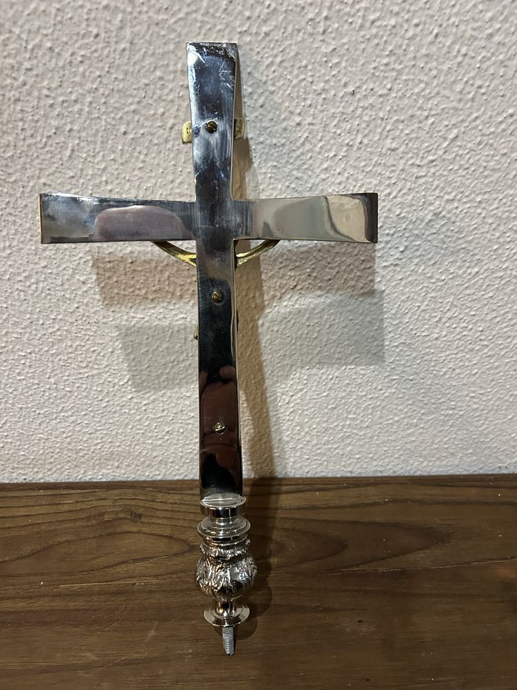Crucifixo em metal