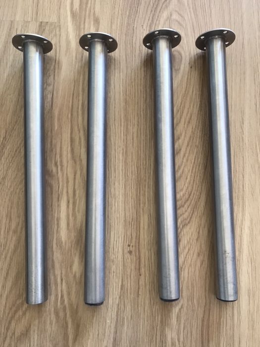 Pés compridos em aço