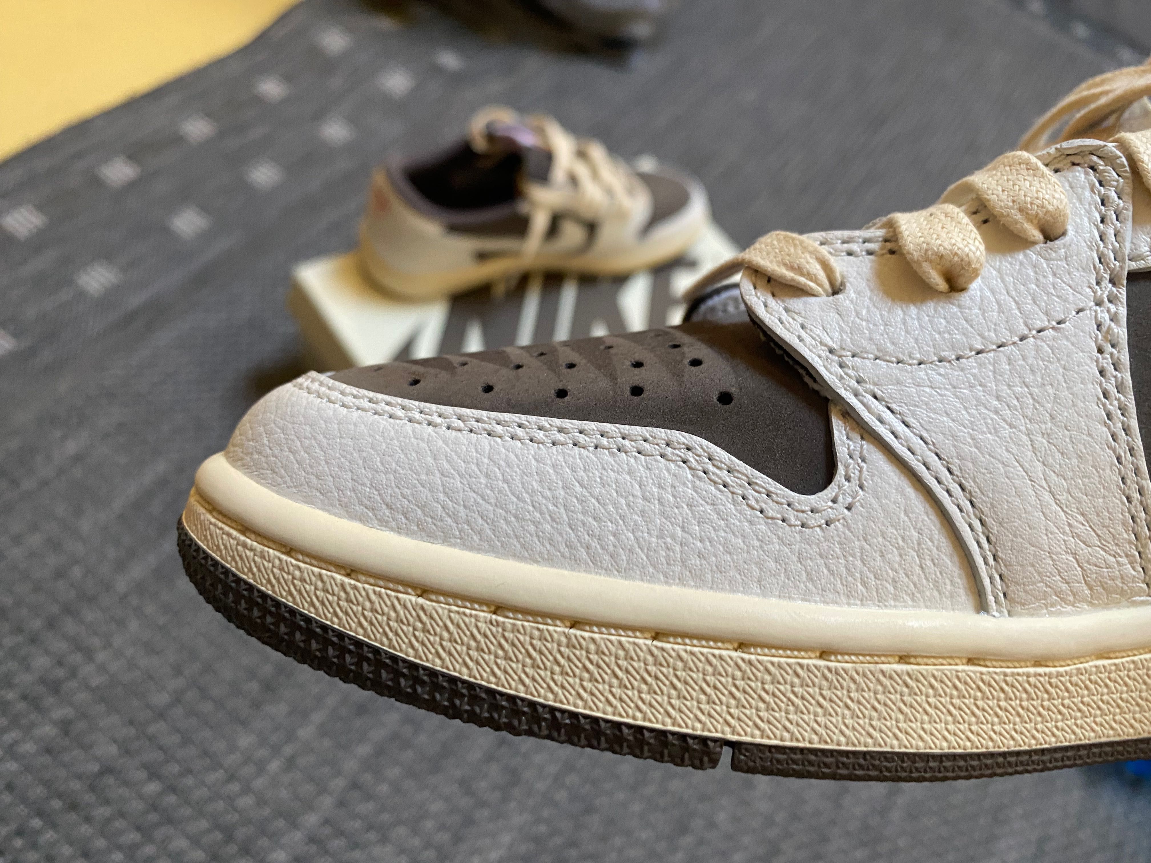 Jordan 1 retro low Travis Scott reversed mocha