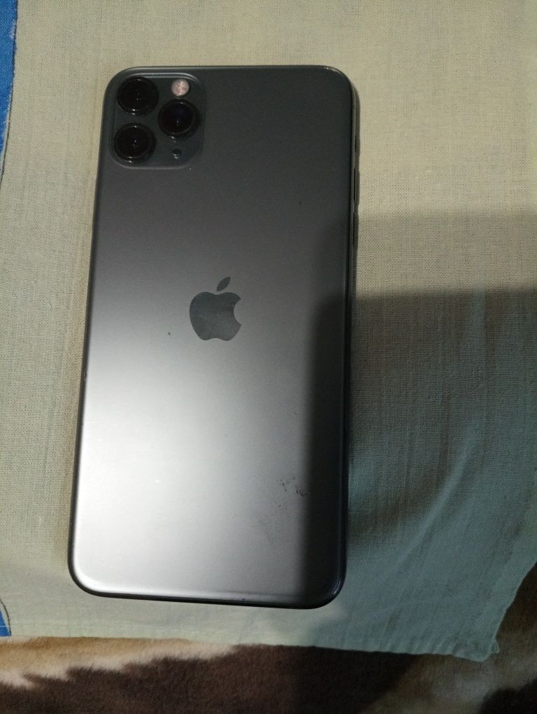 Продам или обмен iphone 11 pro max черный