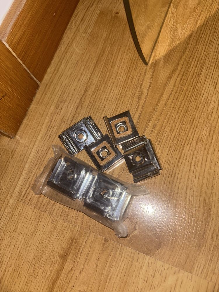 Conjunto de 2 Espelhos IKEA “Kling” com Suportes Originais