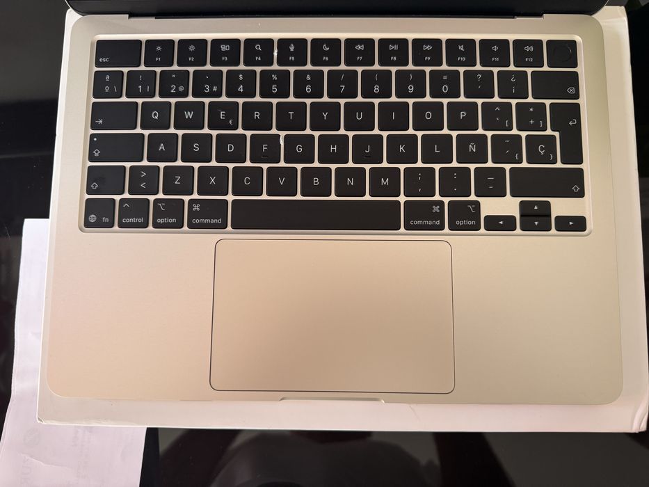 Pack Macbook M4 Air 256Gb semi novo com Ofertas.