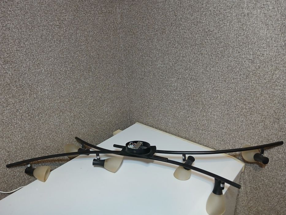 Люстра у вітальню