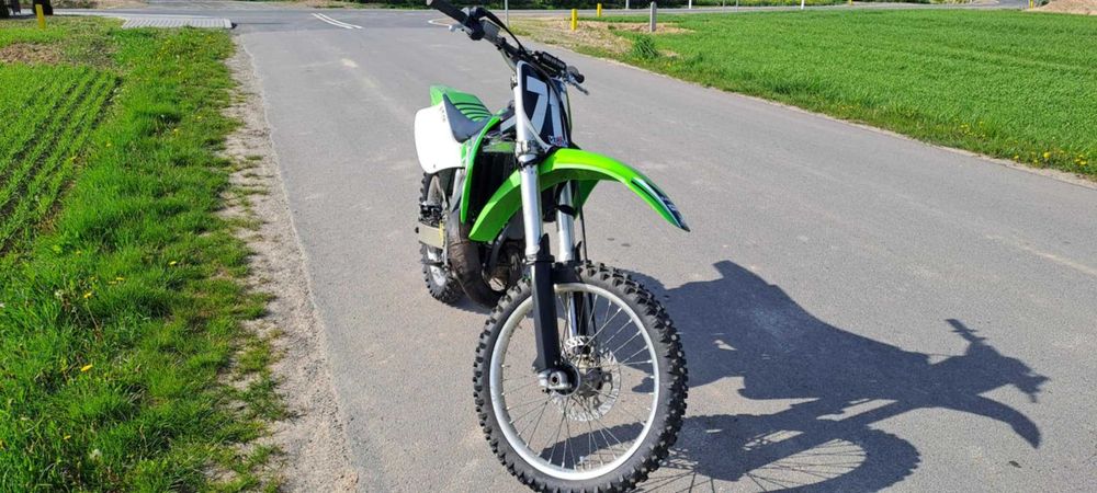 Sprzedam Kawasaki KX 125 z 2003r w bardzo dobrym stanie 32mth nalotu.