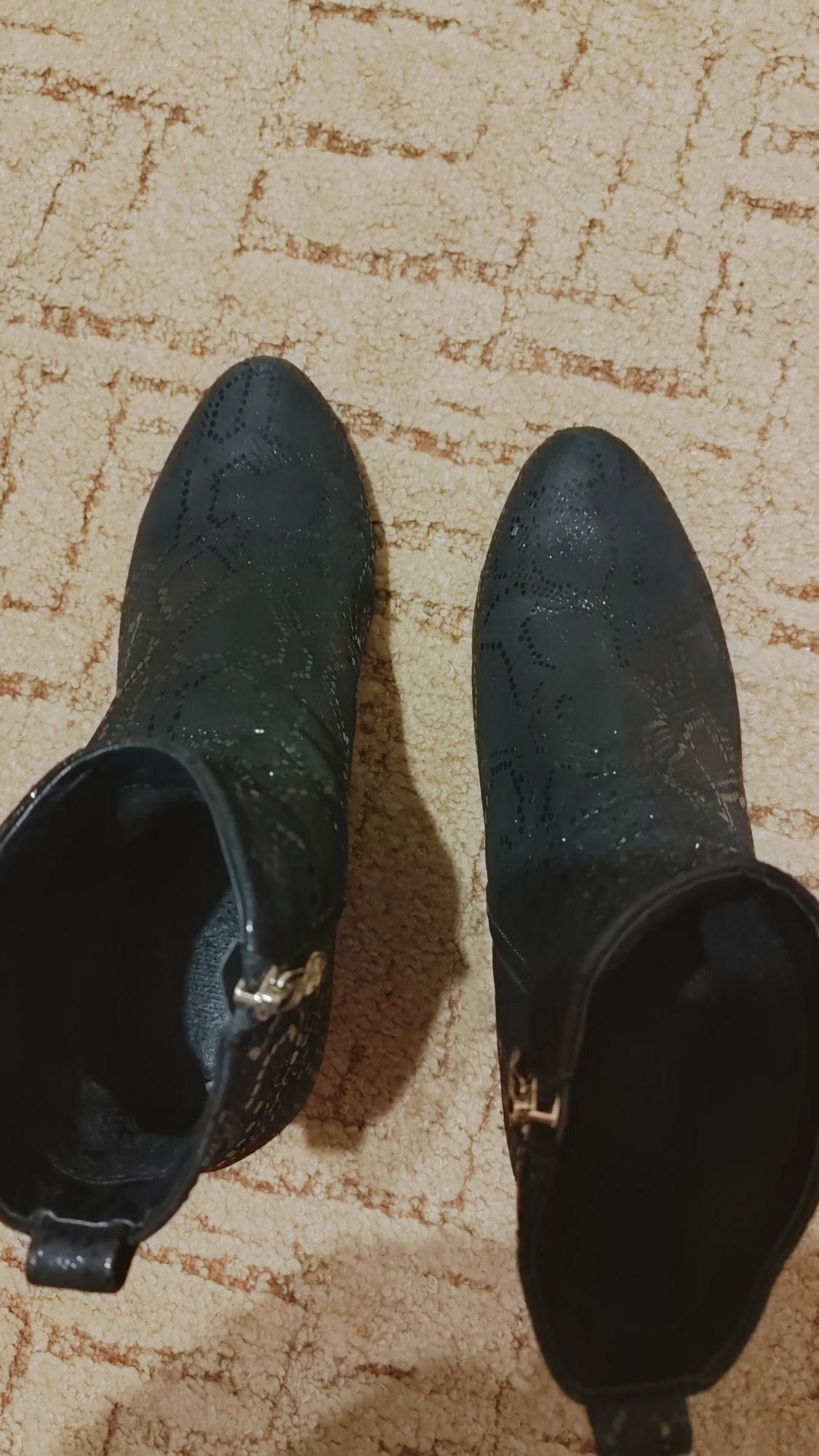 Продам ботильоны.