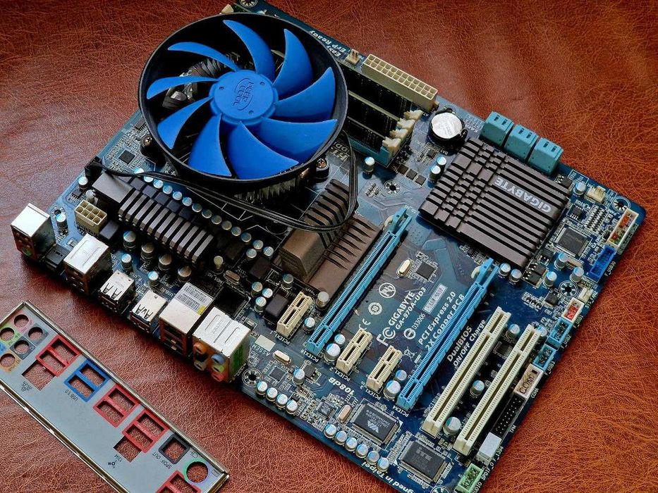 Комплект AMD Phenom II X4 / 8GB DDR3 / Gigabyte GA-970A-UD3