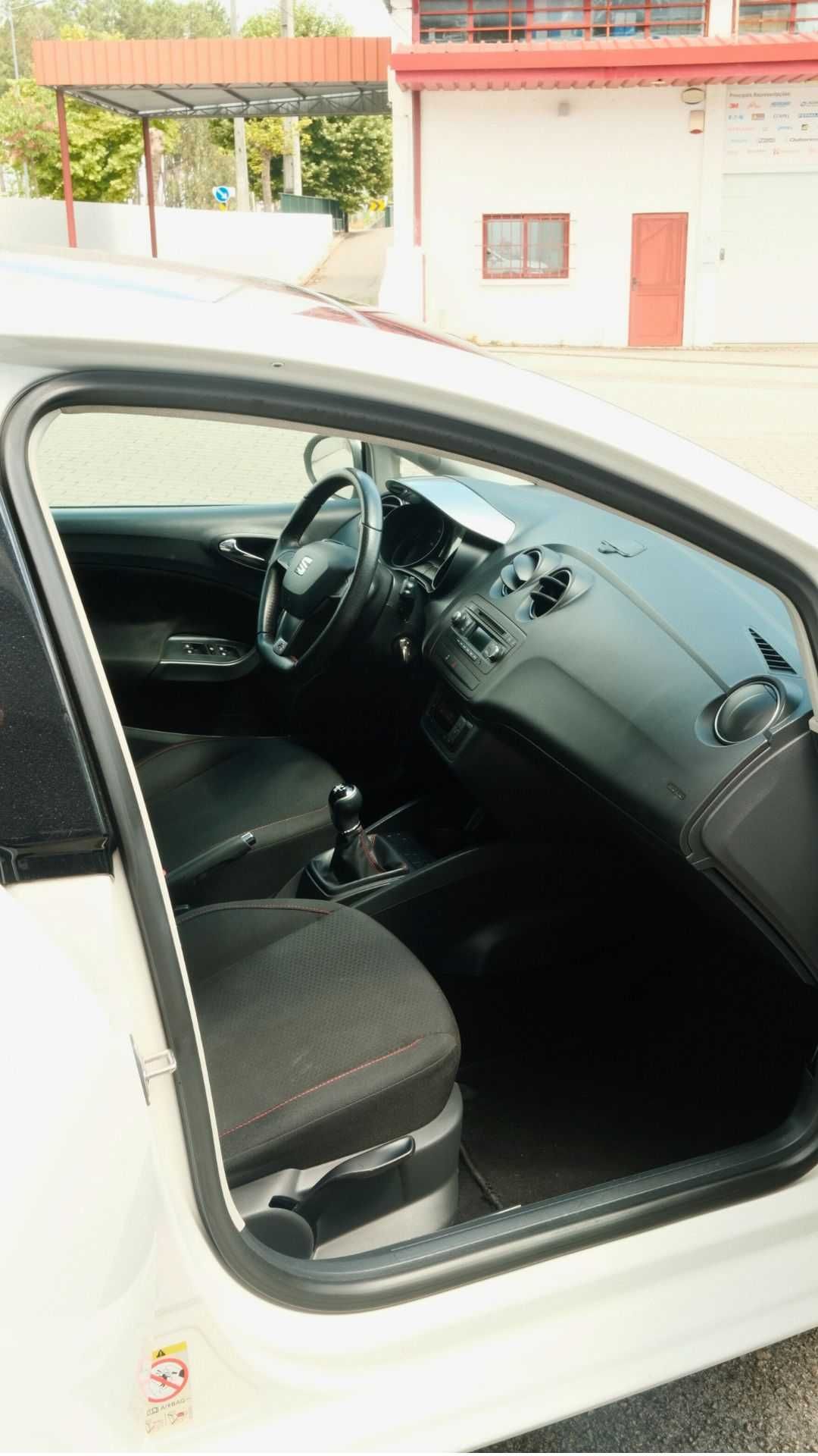 SEAT Ibiza FR com Teto Panorâmico | 90cv