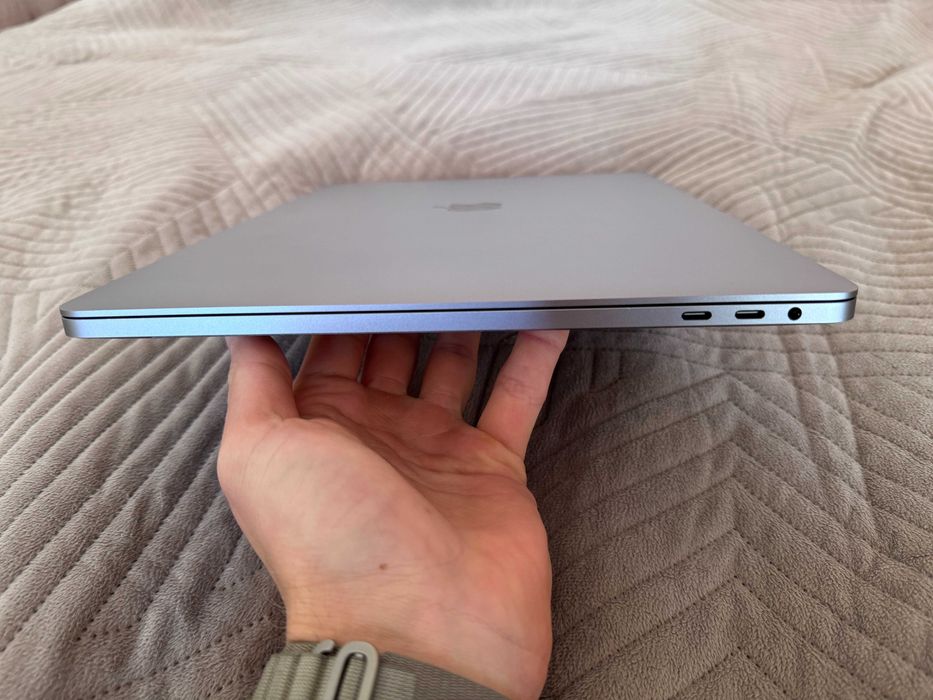 Mac Book Pro 16'' Space Gray i7 / 16 GB RAM / 512 GB / Stan B. Dobry