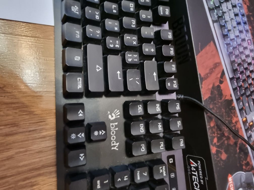 Продам ігрову, механічну клавіатуру з підсвіткою. A4tech Bloody B500N.