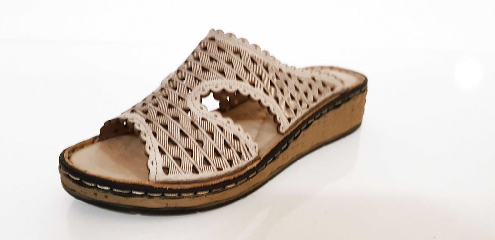 Klapki damskie COMFORTABEL skóra beżowe rozmiar 36, 38,39,40 SALE !!
