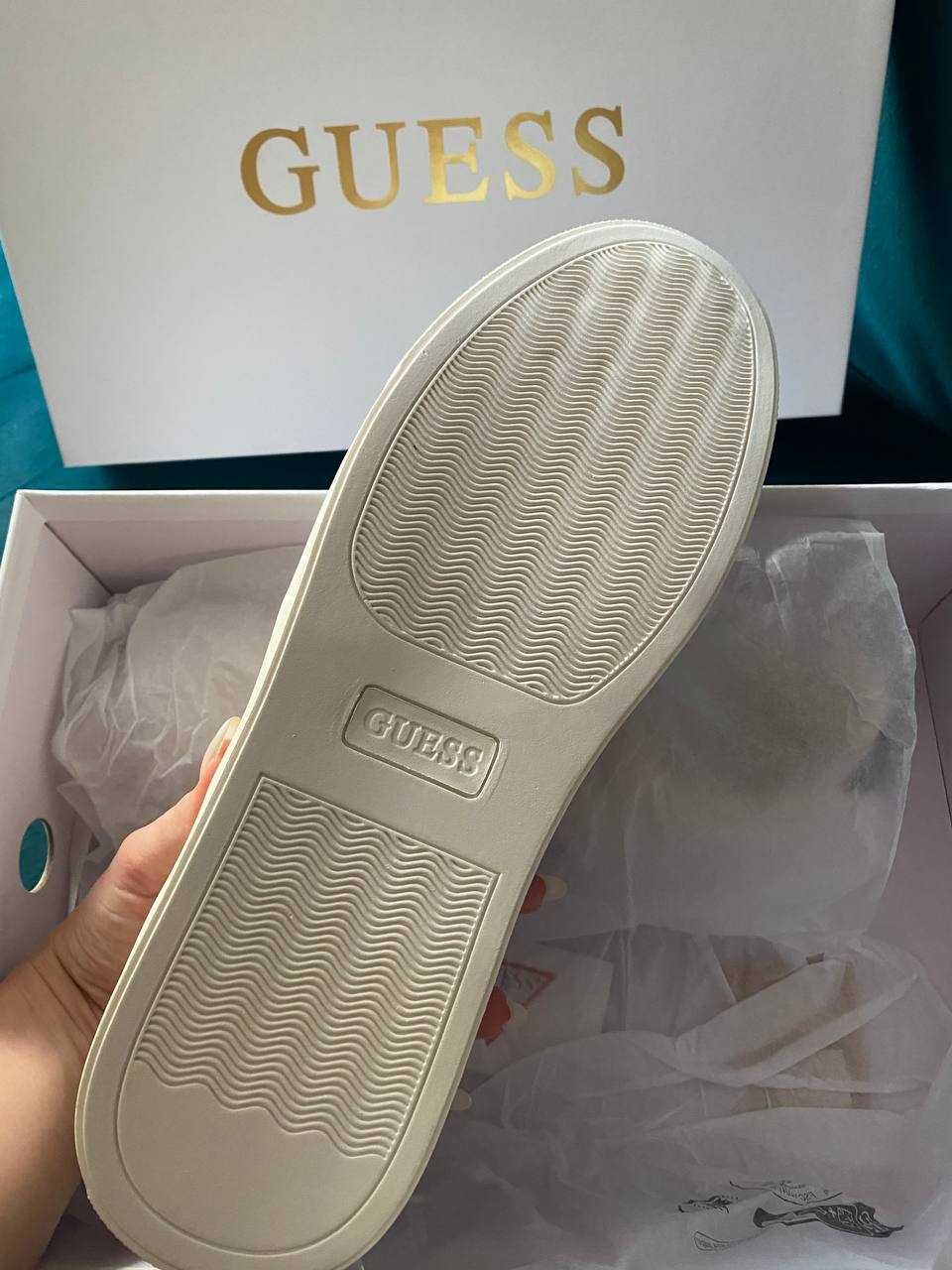 НОВІ кросівки Guess