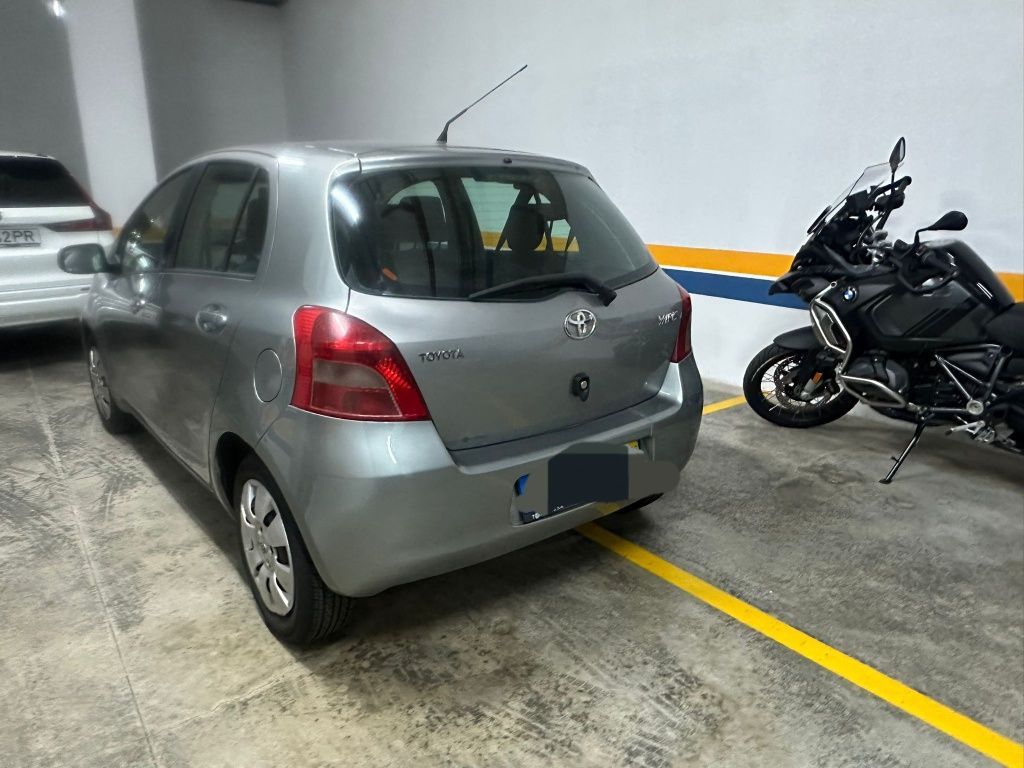 Carro toyota yaris