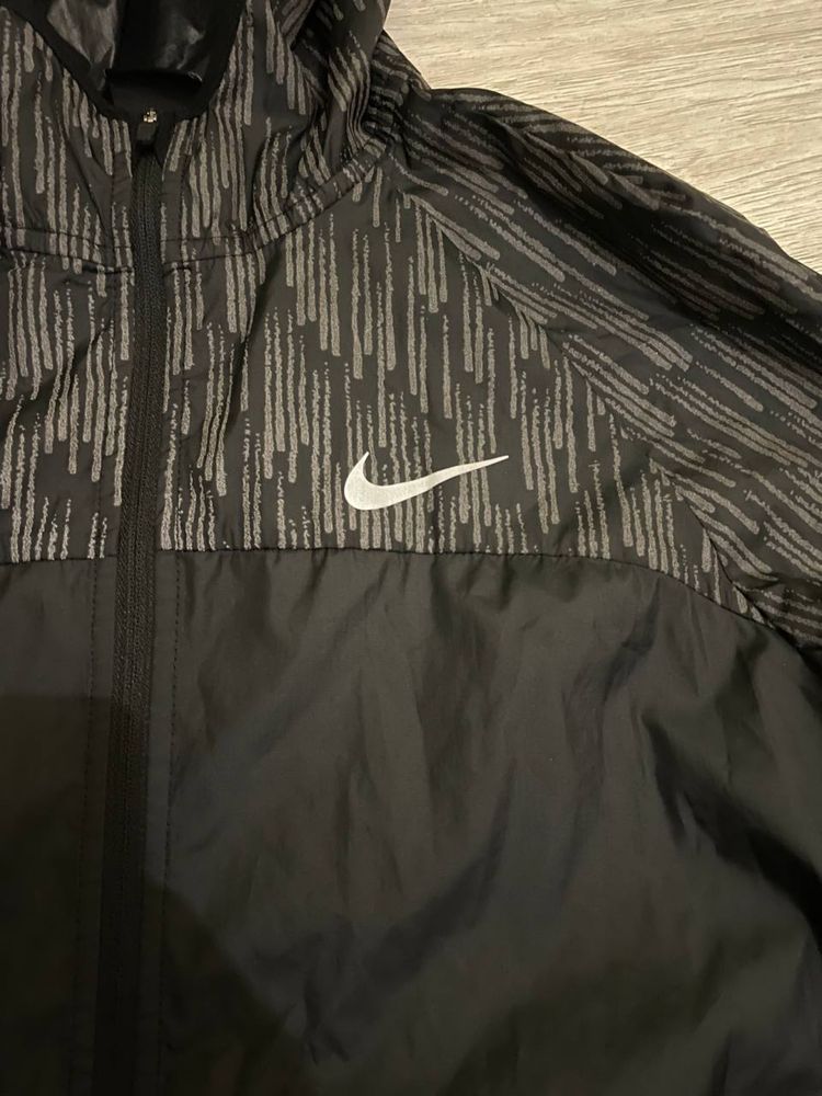 Вітровка бігова Nike Flash Jacket Hood Racer Black