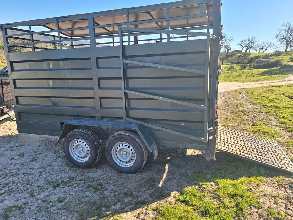 Reboque de animais vivos