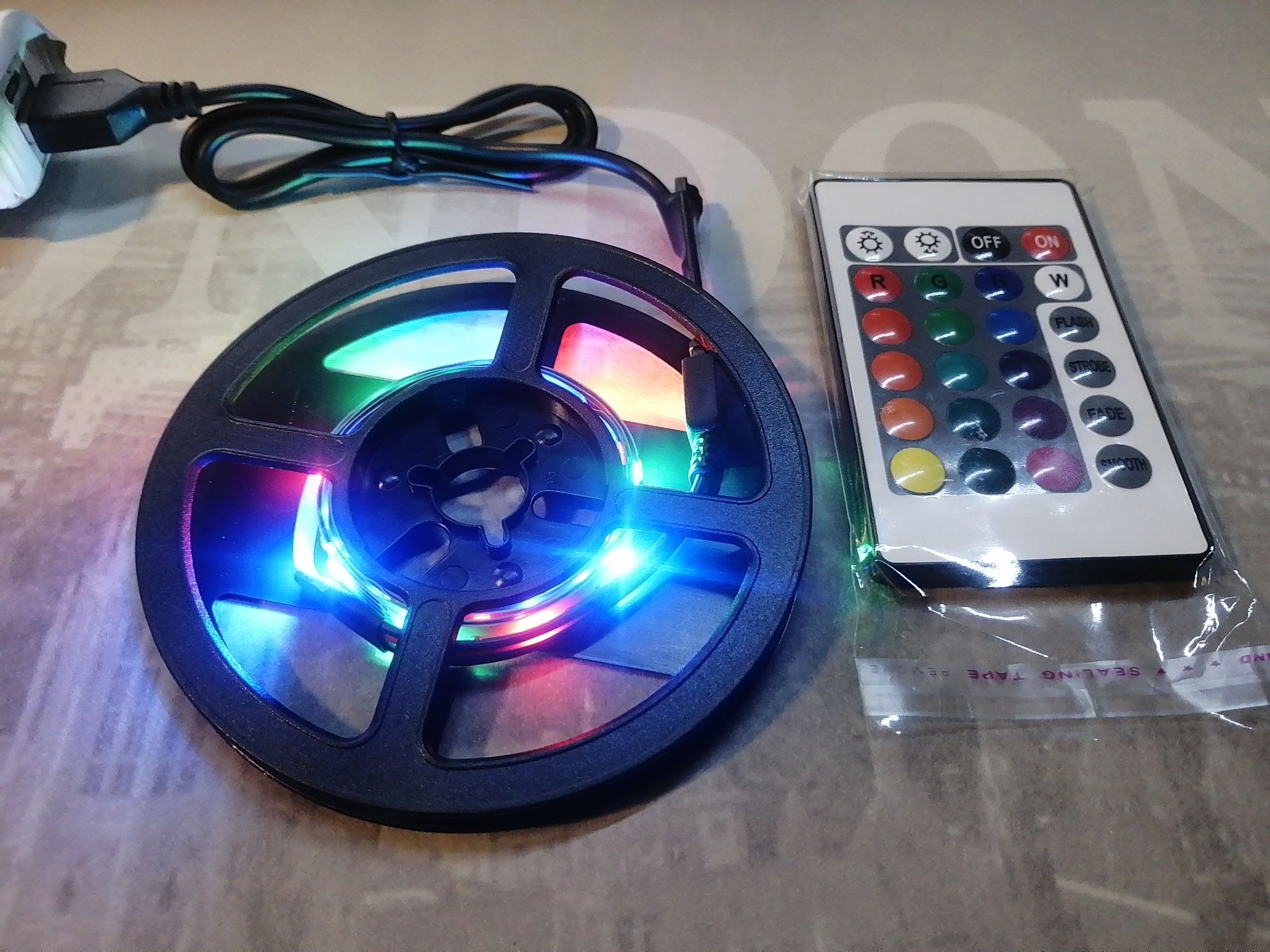 LED RGB Стрічка світлодіодна кольорова з пультом