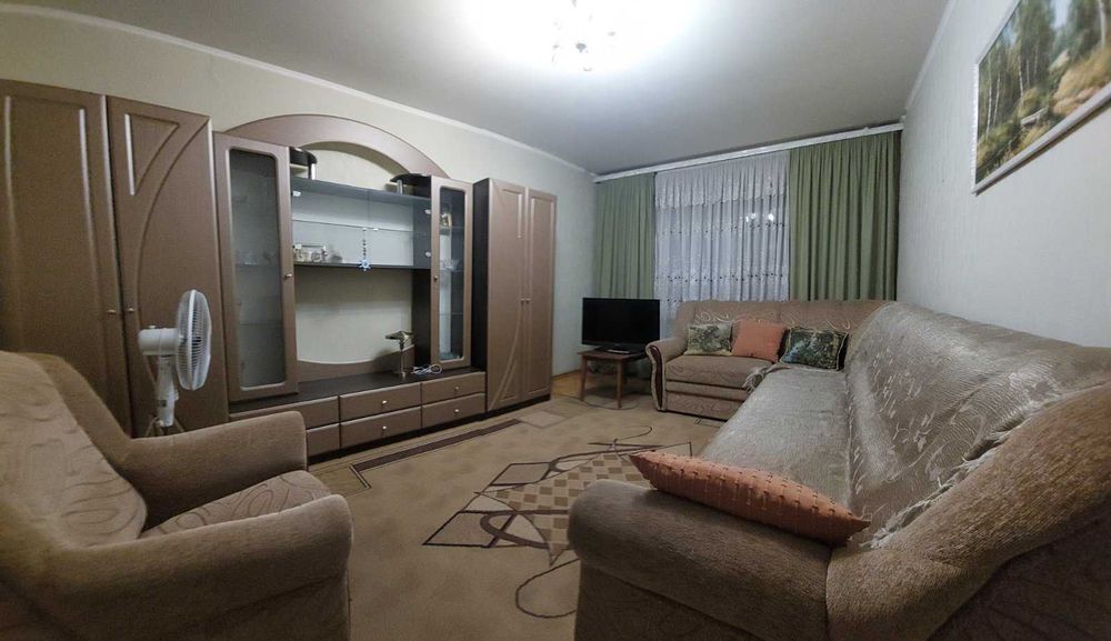 Здається 2х кімнатна в дружньому будинку на вул. Ахматовой